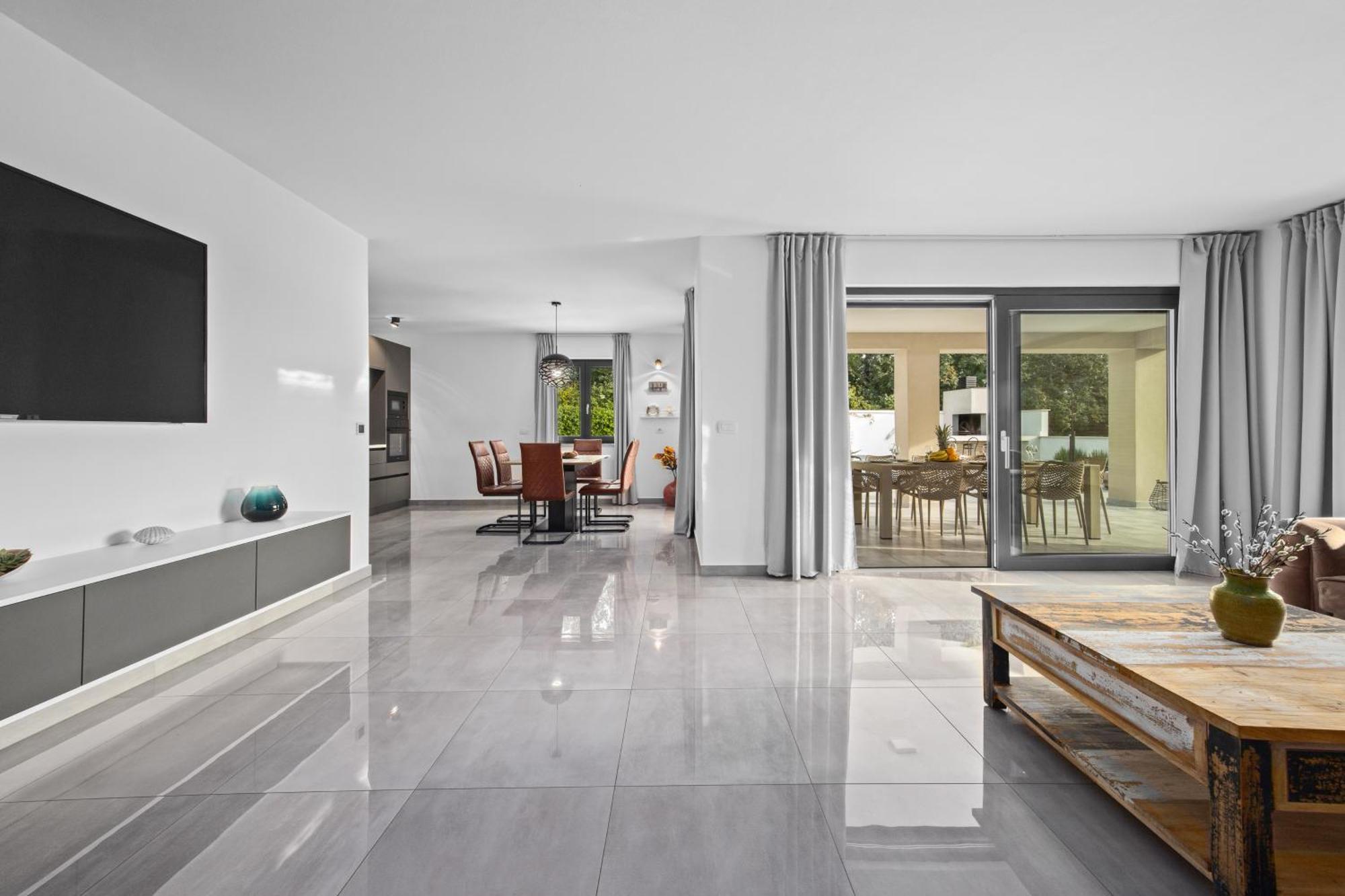 Special Offer! New Luxury Apartment With Pool, Fitness, Outdoor Bar&Grill Buje Εξωτερικό φωτογραφία