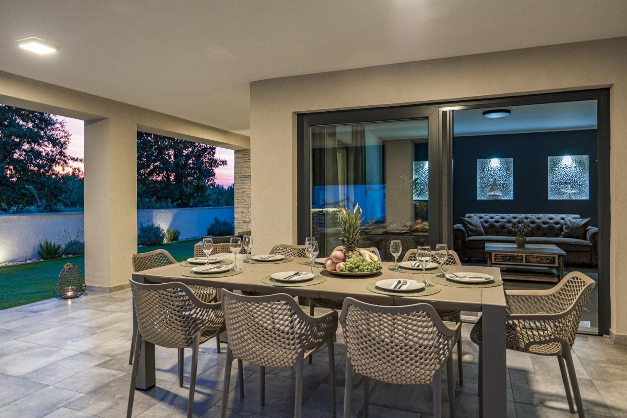 Special Offer! New Luxury Apartment With Pool, Fitness, Outdoor Bar&Grill Buje Εξωτερικό φωτογραφία