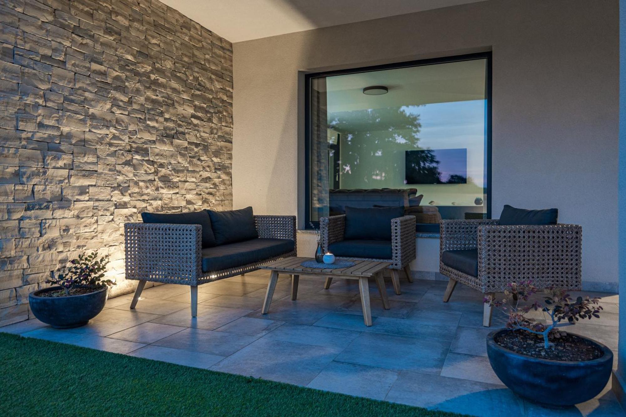 Special Offer! New Luxury Apartment With Pool, Fitness, Outdoor Bar&Grill Buje Εξωτερικό φωτογραφία