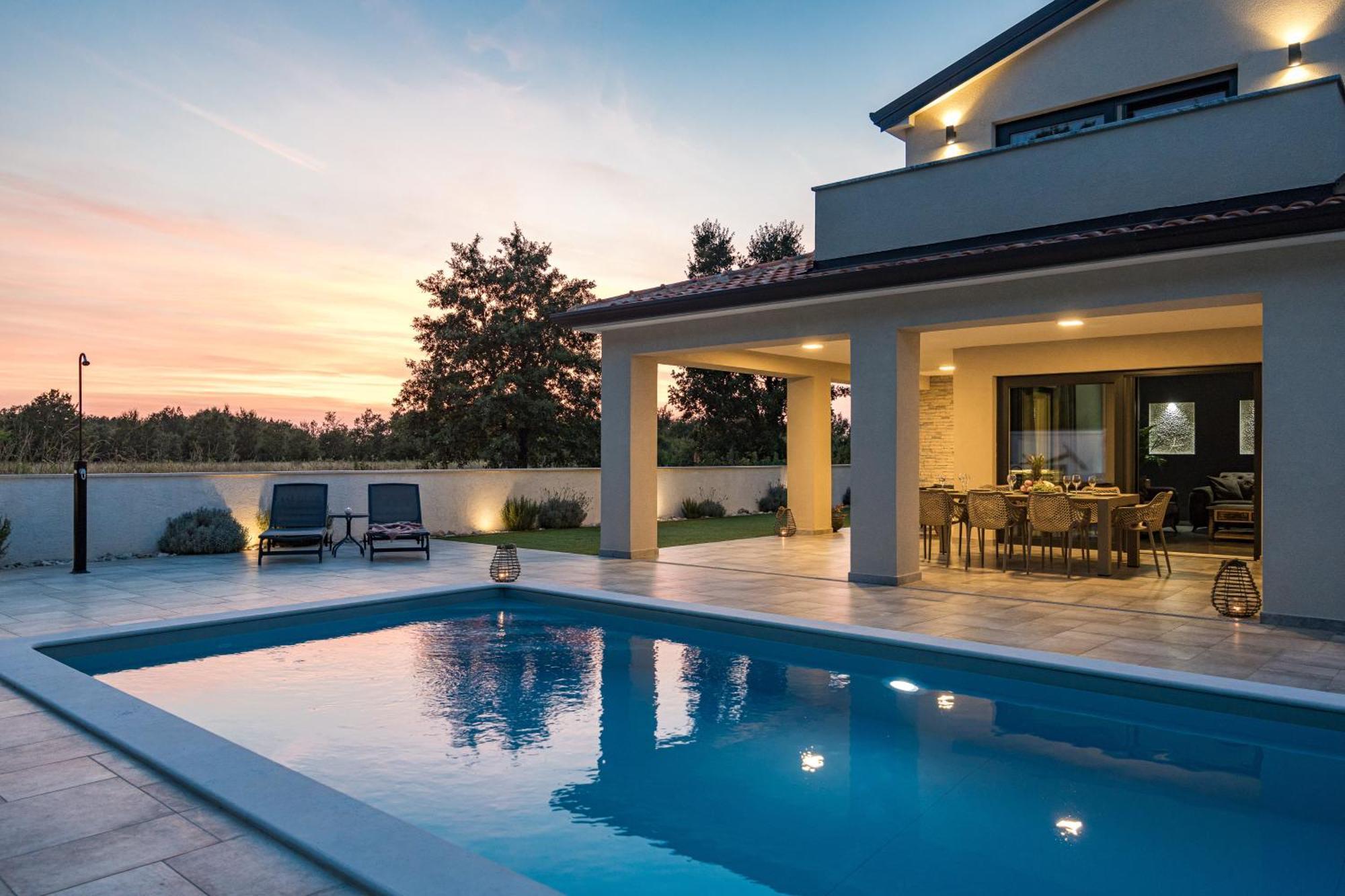 Special Offer! New Luxury Apartment With Pool, Fitness, Outdoor Bar&Grill Buje Εξωτερικό φωτογραφία