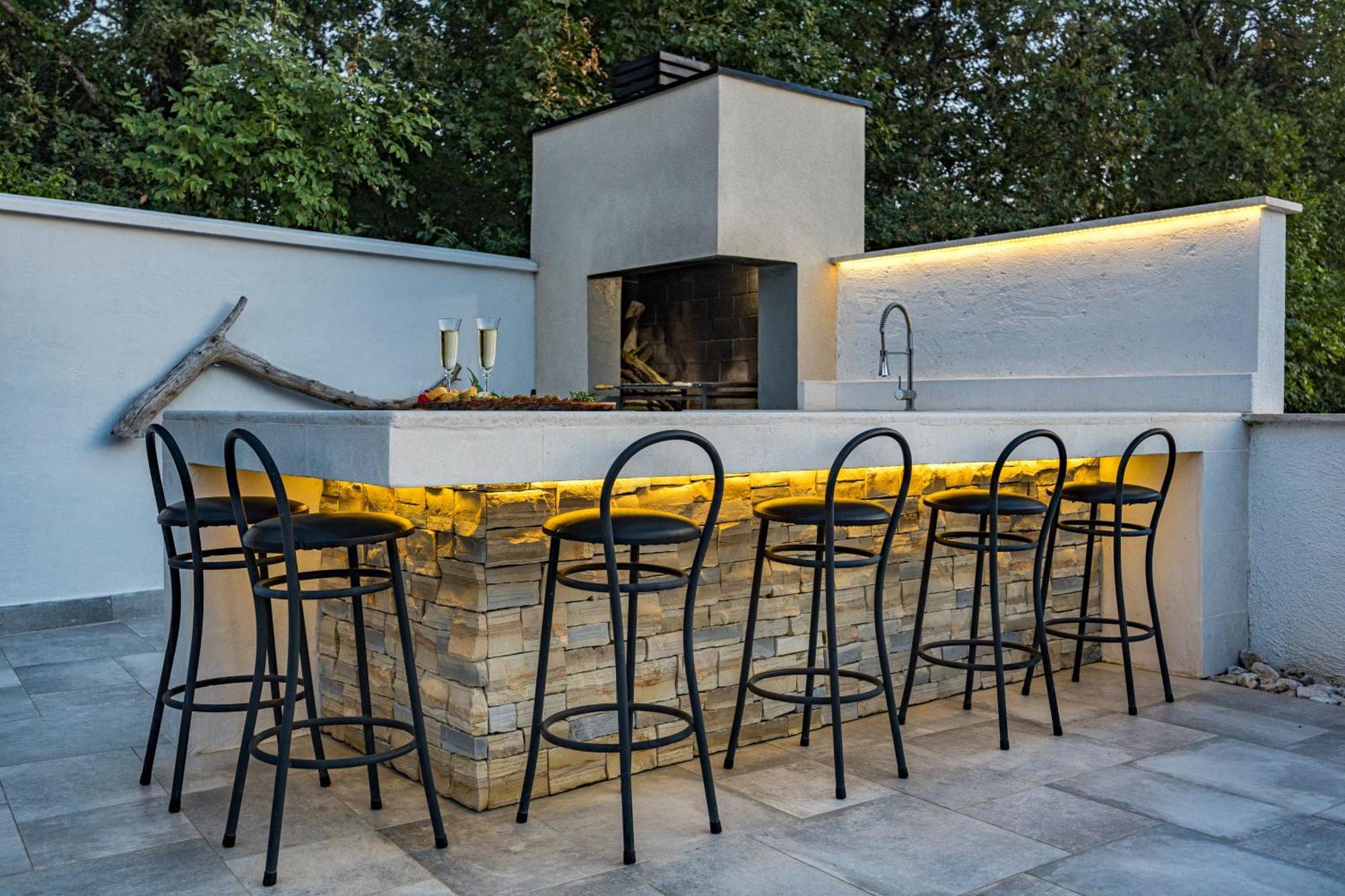Special Offer! New Luxury Apartment With Pool, Fitness, Outdoor Bar&Grill Buje Εξωτερικό φωτογραφία