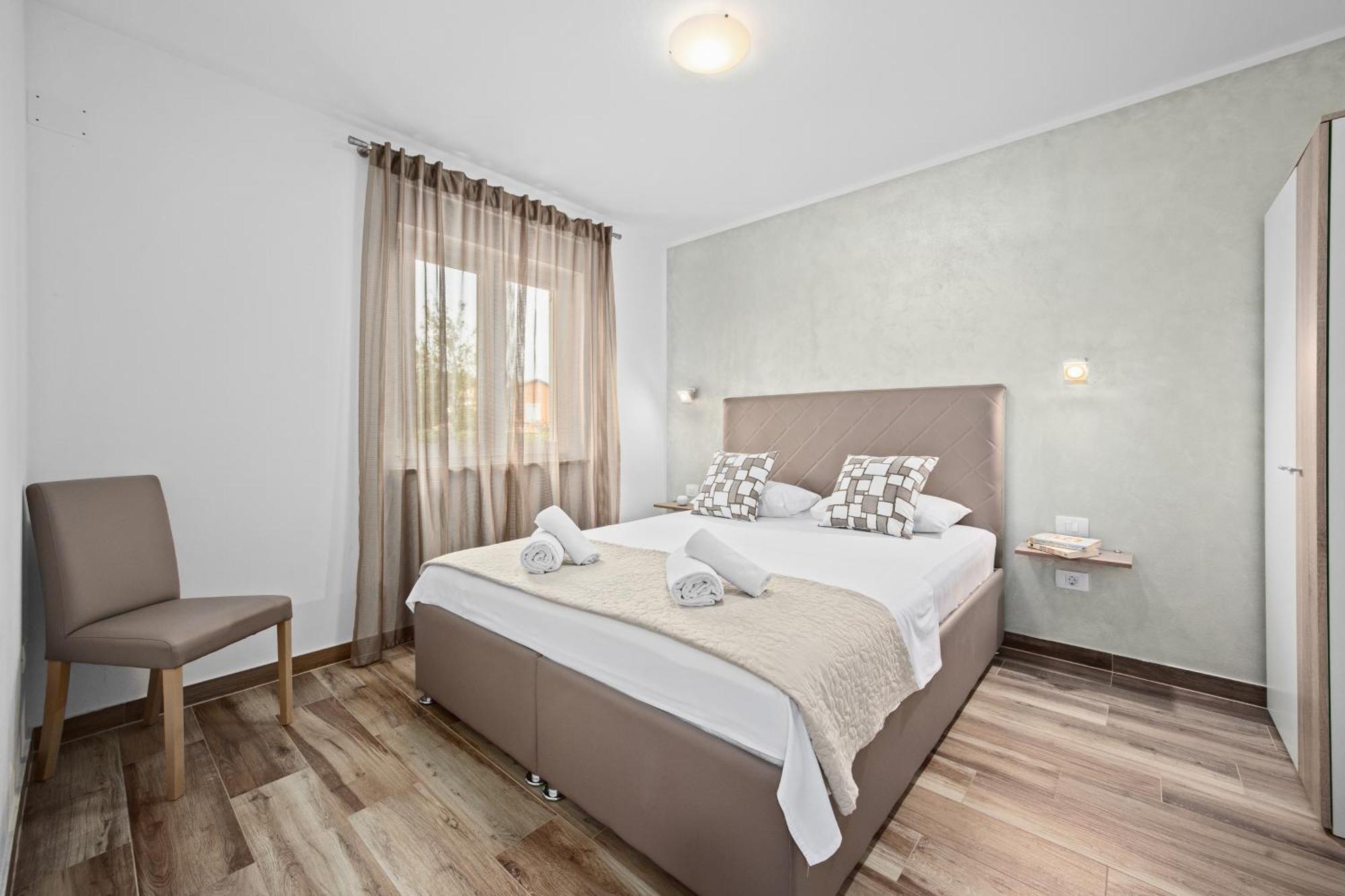 Special Offer! New Luxury Apartment With Pool, Fitness, Outdoor Bar&Grill Buje Εξωτερικό φωτογραφία