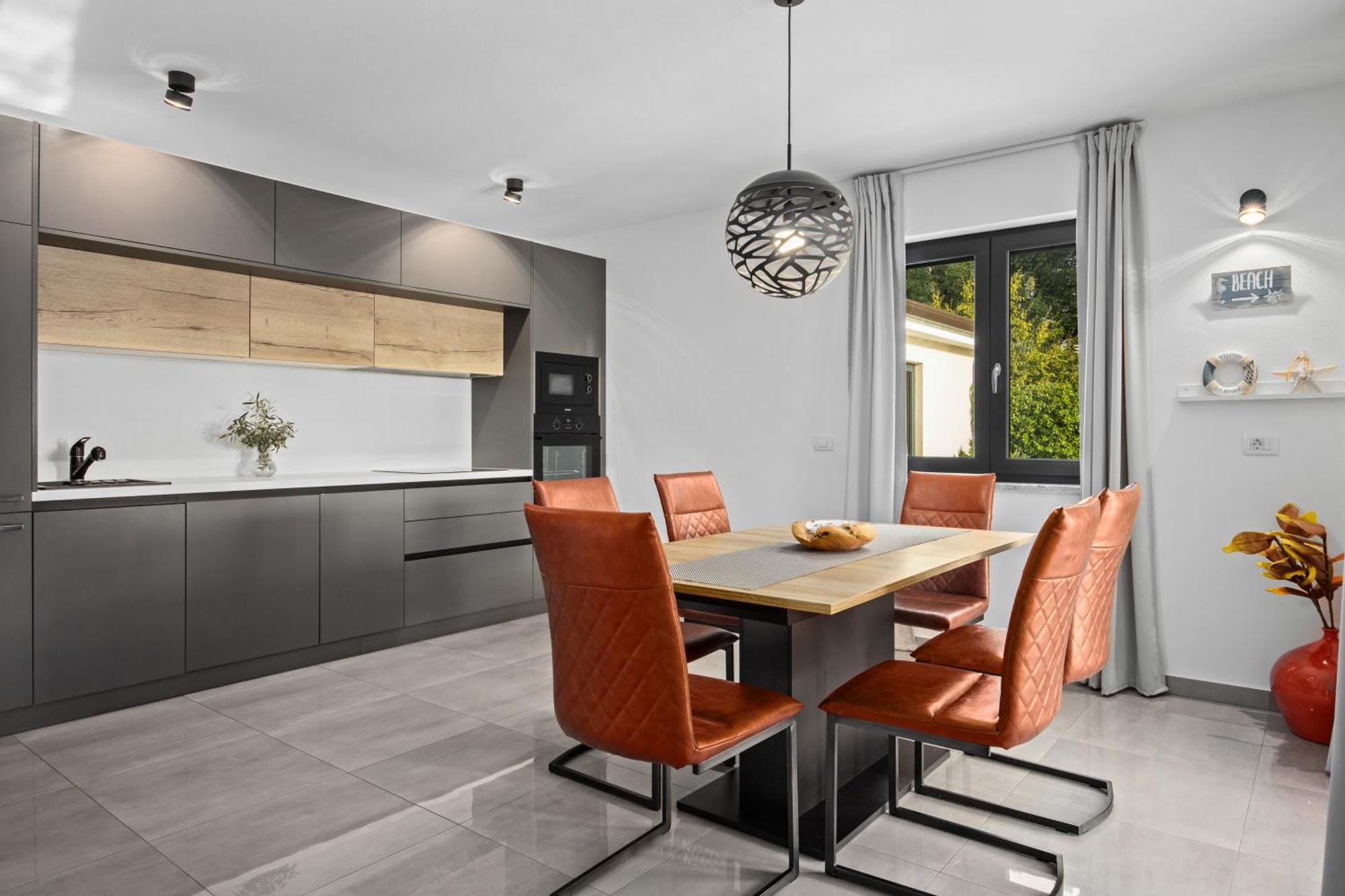 Special Offer! New Luxury Apartment With Pool, Fitness, Outdoor Bar&Grill Buje Εξωτερικό φωτογραφία