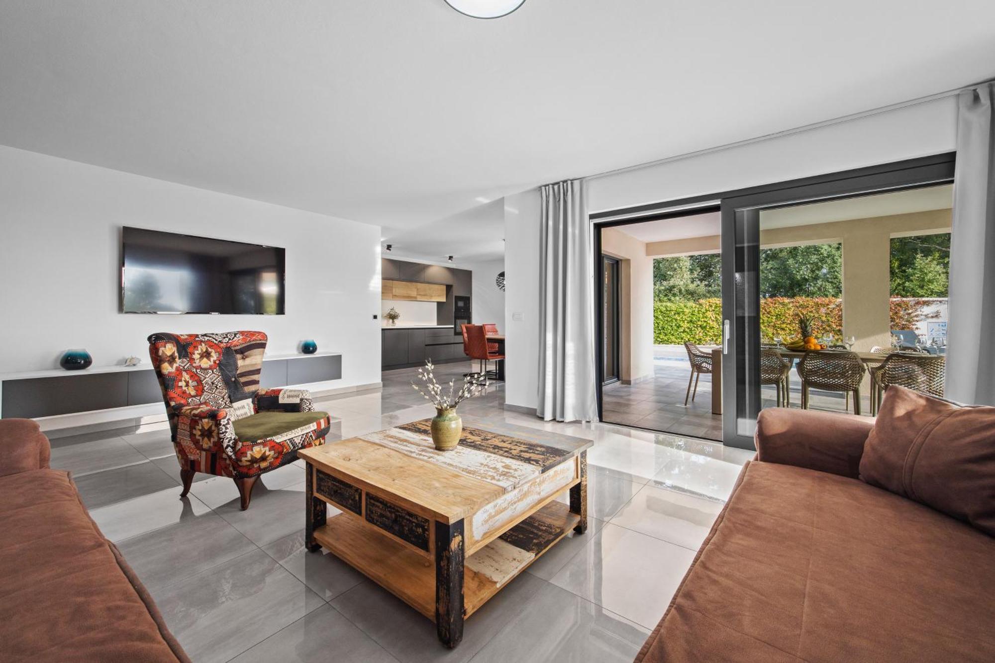Special Offer! New Luxury Apartment With Pool, Fitness, Outdoor Bar&Grill Buje Εξωτερικό φωτογραφία