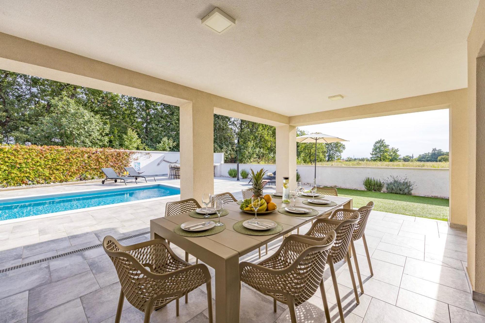 Special Offer! New Luxury Apartment With Pool, Fitness, Outdoor Bar&Grill Buje Εξωτερικό φωτογραφία